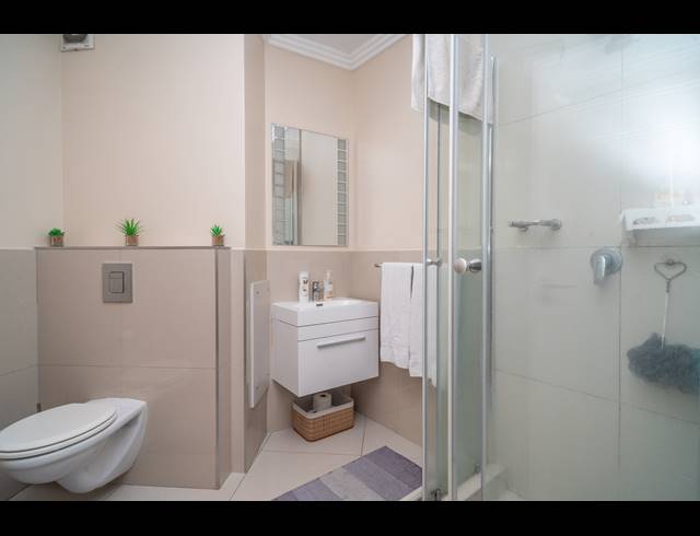 2 BEDROOM APARTMENT FOR SALE IN UMHLANGA RIDGE